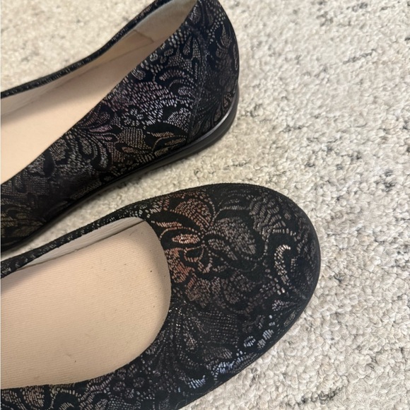SAS NWOT 7.5 Wide “Scenic Slip) Women's Elegant Black metallic Lace pattern Flat - Picture 15 of 15